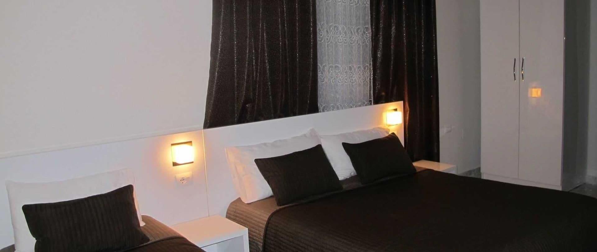 Hotel Nika Vlorë Esterno foto
