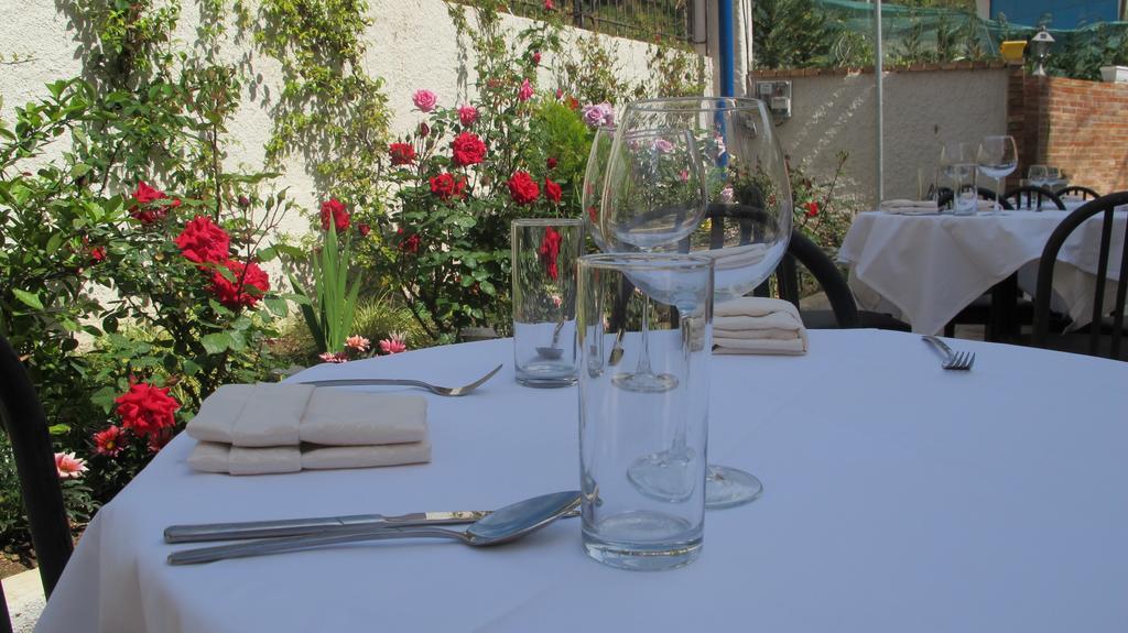Hotel Nika Vlorë Esterno foto
