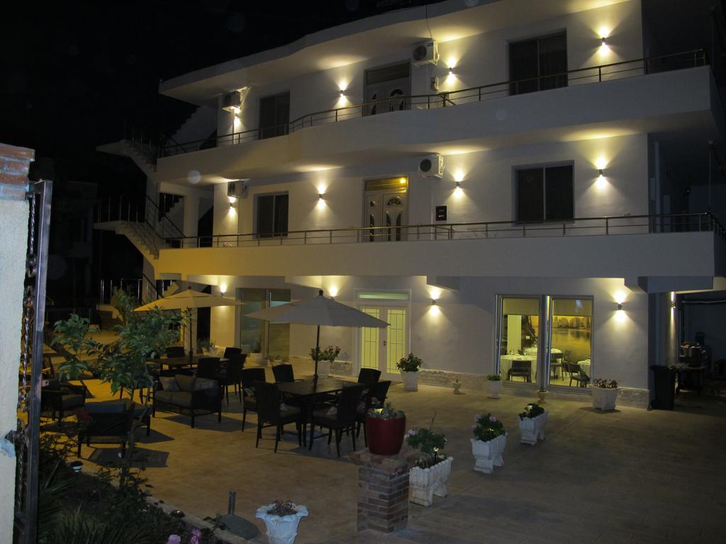Hotel Nika Vlorë Esterno foto