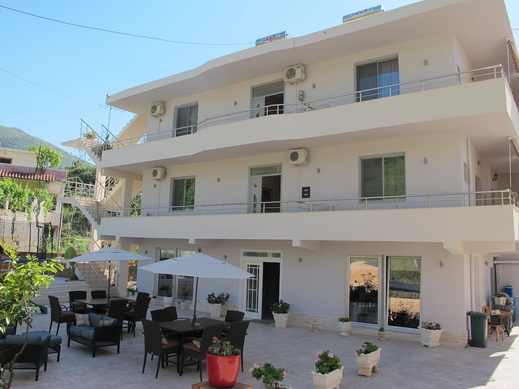 Hotel Nika Vlorë Esterno foto