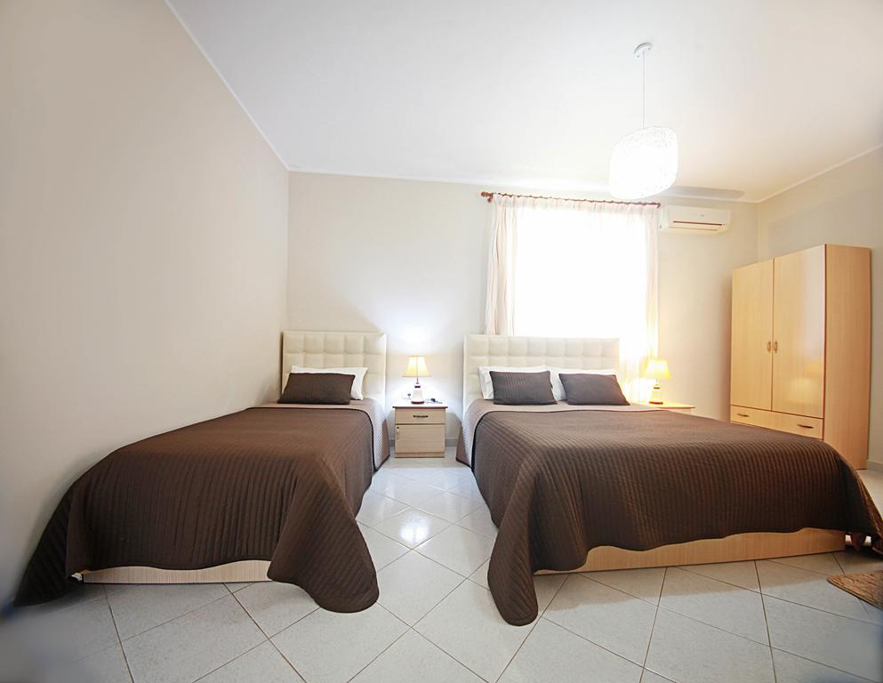 Hotel Nika Vlorë Esterno foto